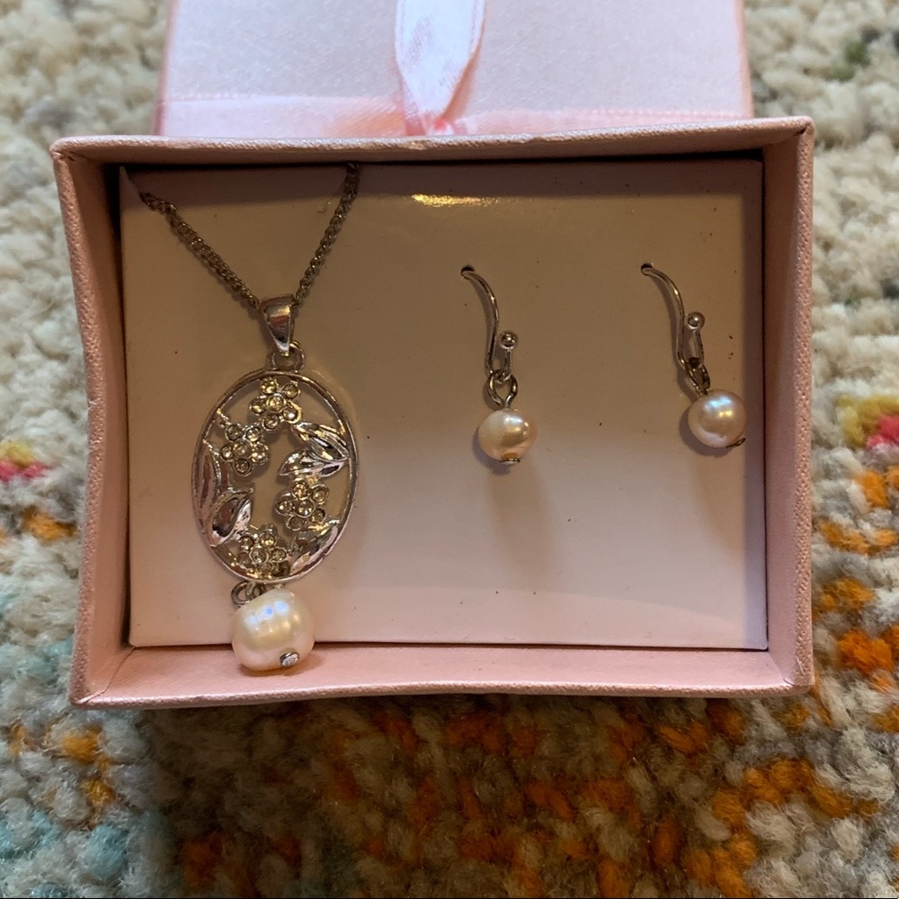 AVON Sweet Sunshine Freshwater Pearl Gift Set